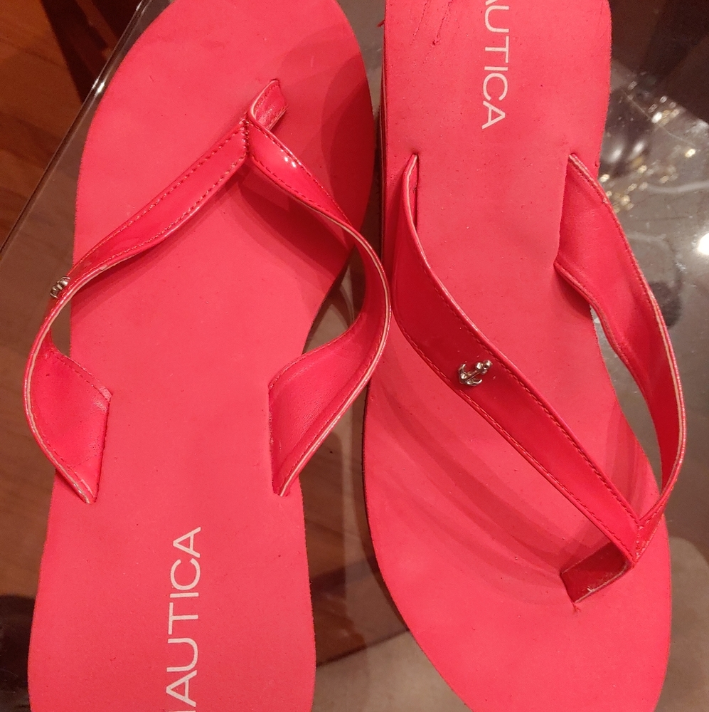 Nautica flip flops